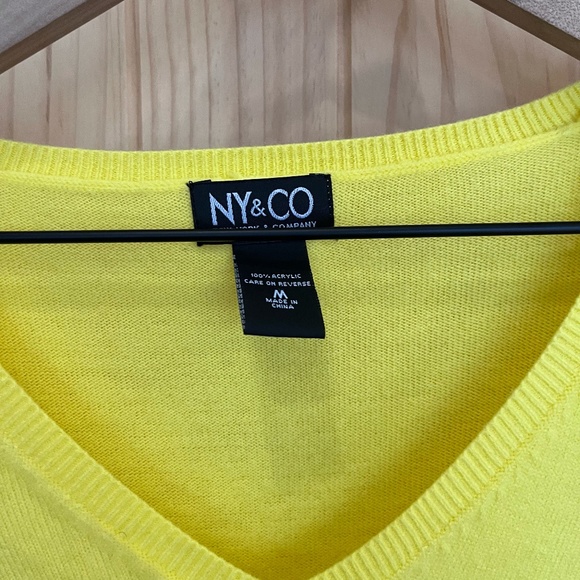 🦄 5/30-Vintage New York and Co Yellow Sweater - Picture 2 of 4